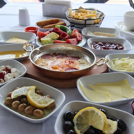 Monezza Avcilar Hotell 3*