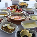 Monezza Avcilar Hotel 3*